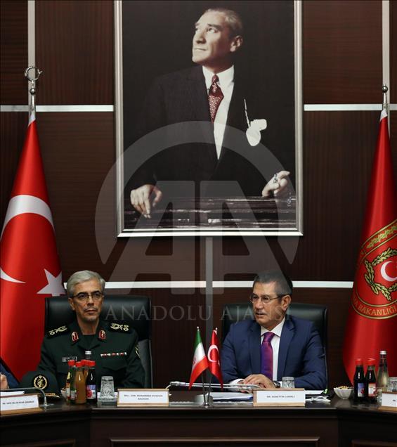 دیدار وزیر دفاع ترکیه با رئیس ستاد نیروهای مسلح ایران