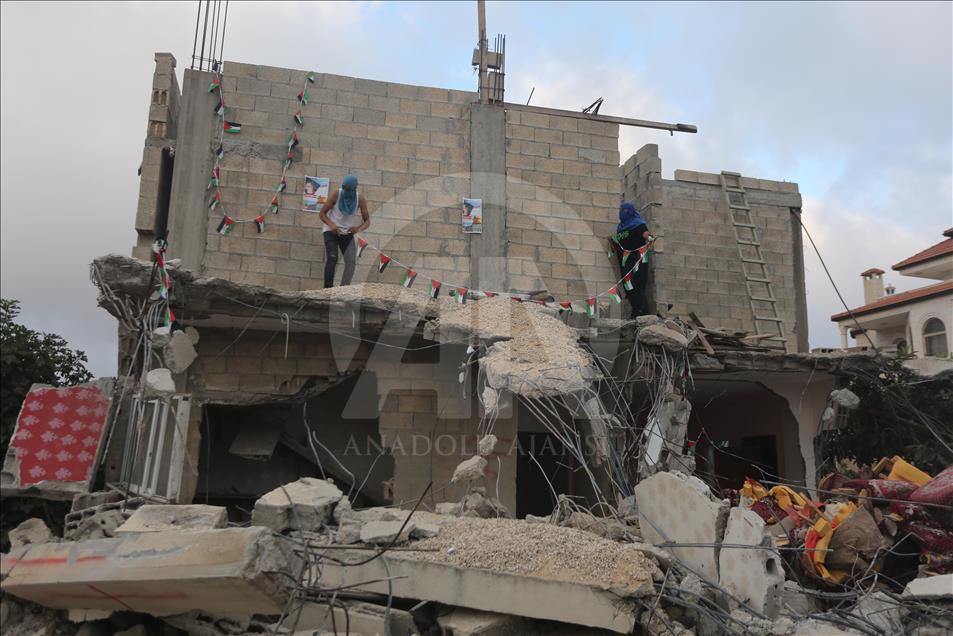 Israeli authority demolishes Palestinians' houses in Ramallah
