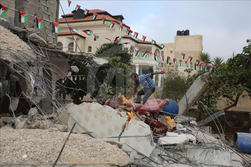 Israeli authority demolishes Palestinians' houses in Ramallah
