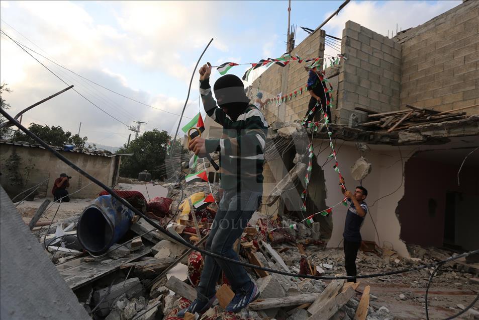 Israeli authority demolishes Palestinians' houses in Ramallah