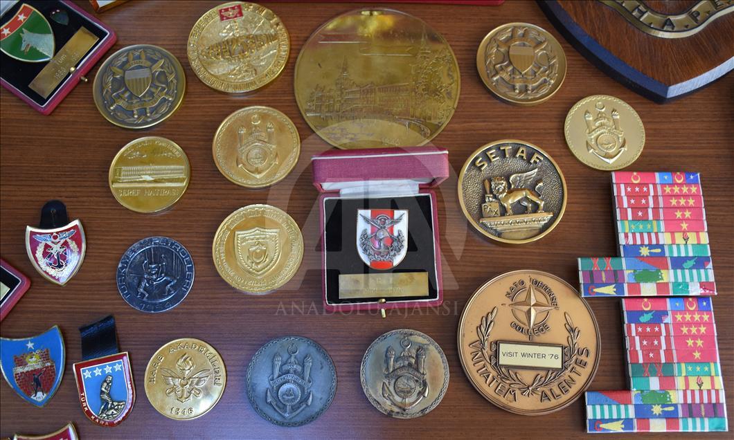 Eski Genelkurmay Başkanının madalyaları bit pazarından çıktı