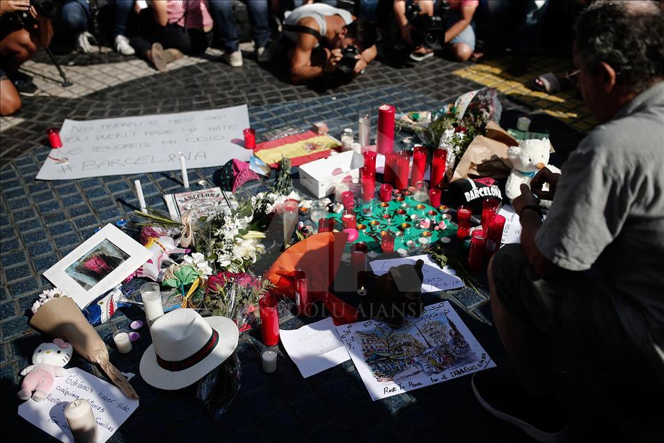 Barcelona: Hiljade osoba se okupilo da oda počast žrtvama napada 
