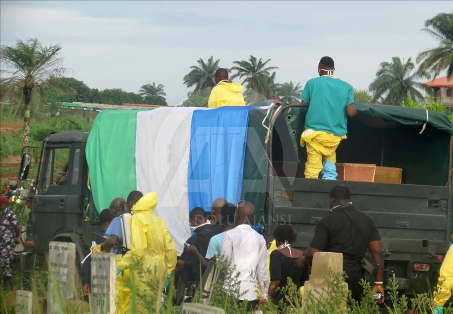 Sierra Leone'deki sel ve toprak kaymalarında hayatını kaybedenlerin cenaze töreni