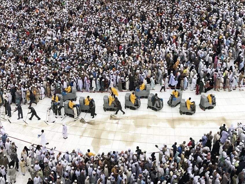 Rain during the circumambulation of the Kaaba