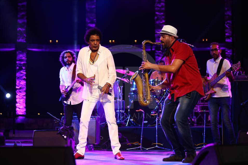 En Tunisie, le chanteur égyptien Mohamed Mounir porte la voix des classes populaires