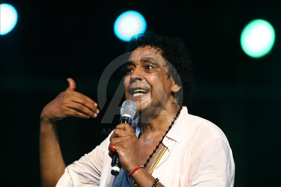 En Tunisie, le chanteur égyptien Mohamed Mounir porte la voix des classes populaires