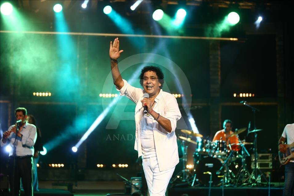 En Tunisie, le chanteur égyptien Mohamed Mounir porte la voix des classes populaires