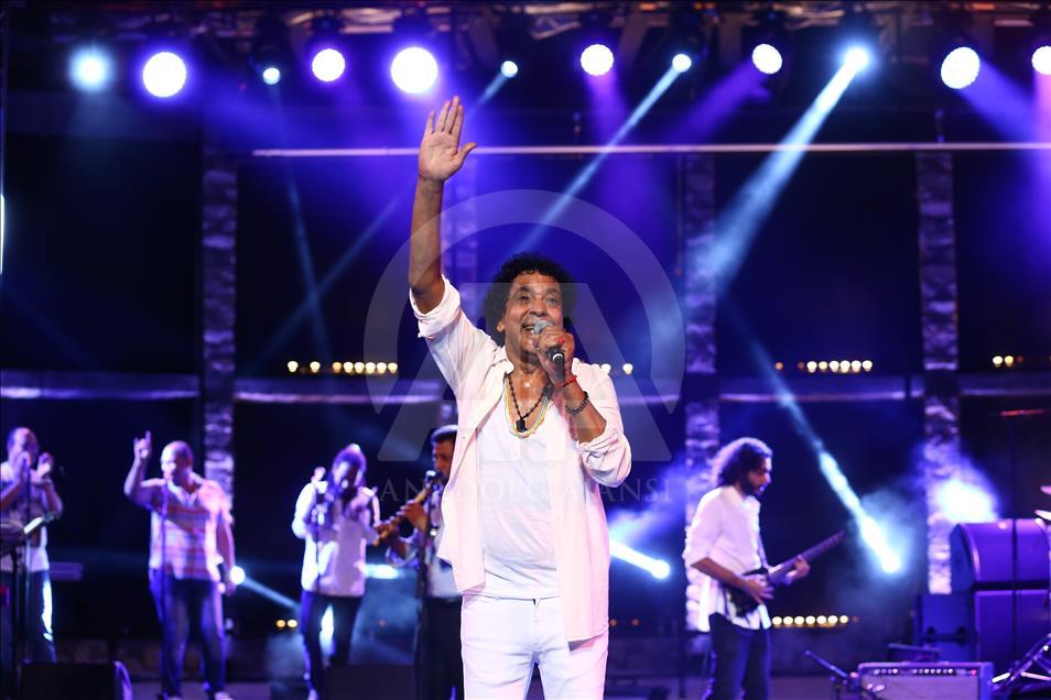 En Tunisie, le chanteur égyptien Mohamed Mounir porte la voix des classes populaires