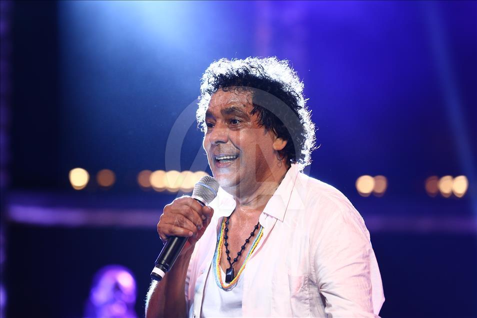 En Tunisie, le chanteur égyptien Mohamed Mounir porte la voix des classes populaires