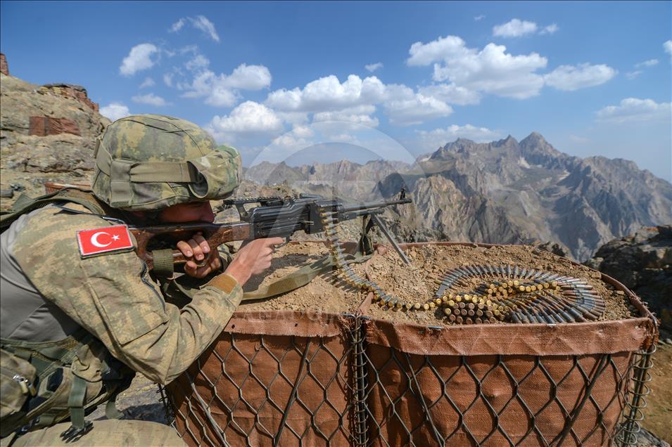 Mehmetçik dağları teröristlere dar ediyor