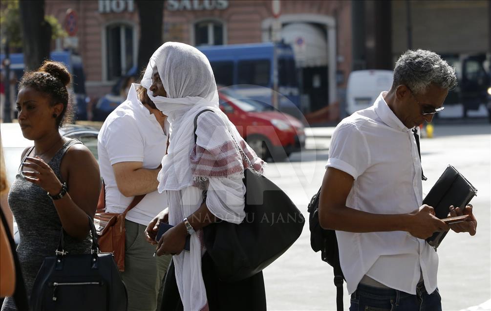 Migrants, refugees and asylum seekers cleared by police in Rome