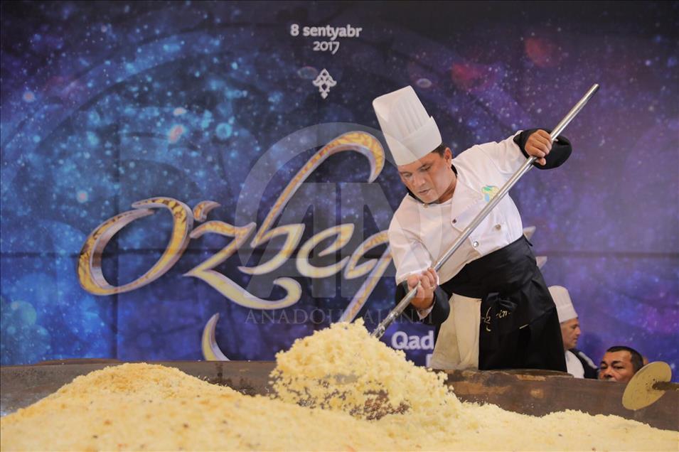 Ouzbékistan: Préparation d’un plat géant de Plov de 6 tonnes