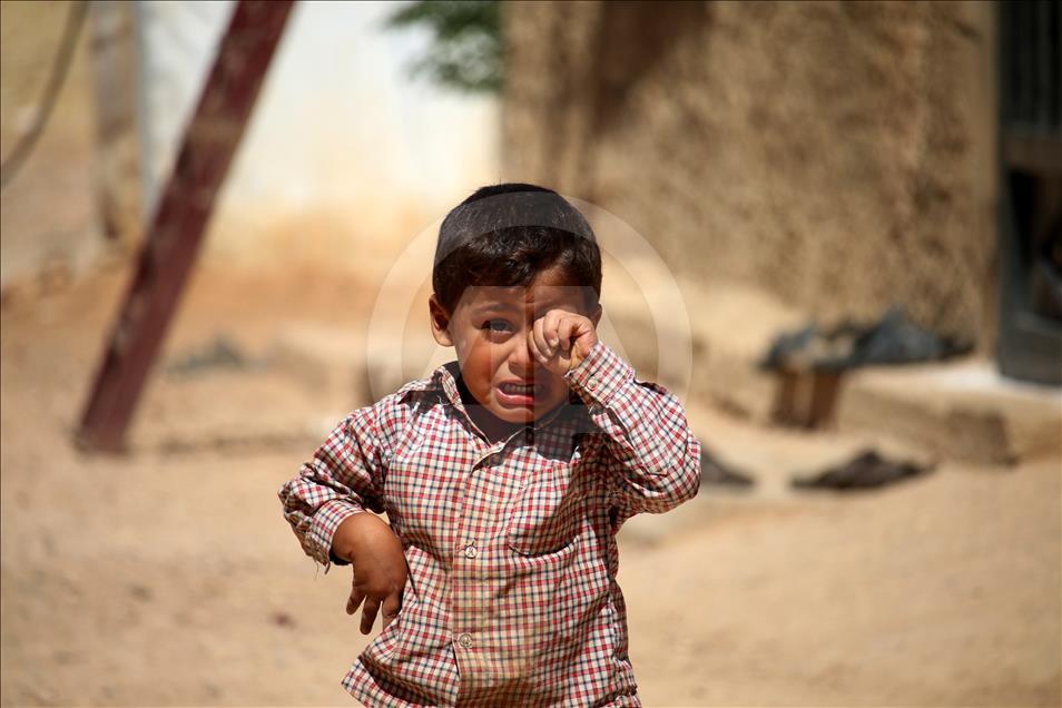 Syrians' lives in shelter tent