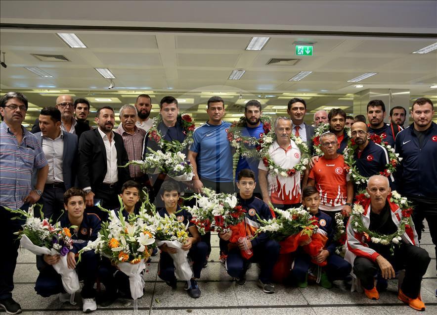 Paris/Championnat du monde de lutte 2017 : L'équipe nationale de lutte gréco-romaine est rentrée en Turquie
