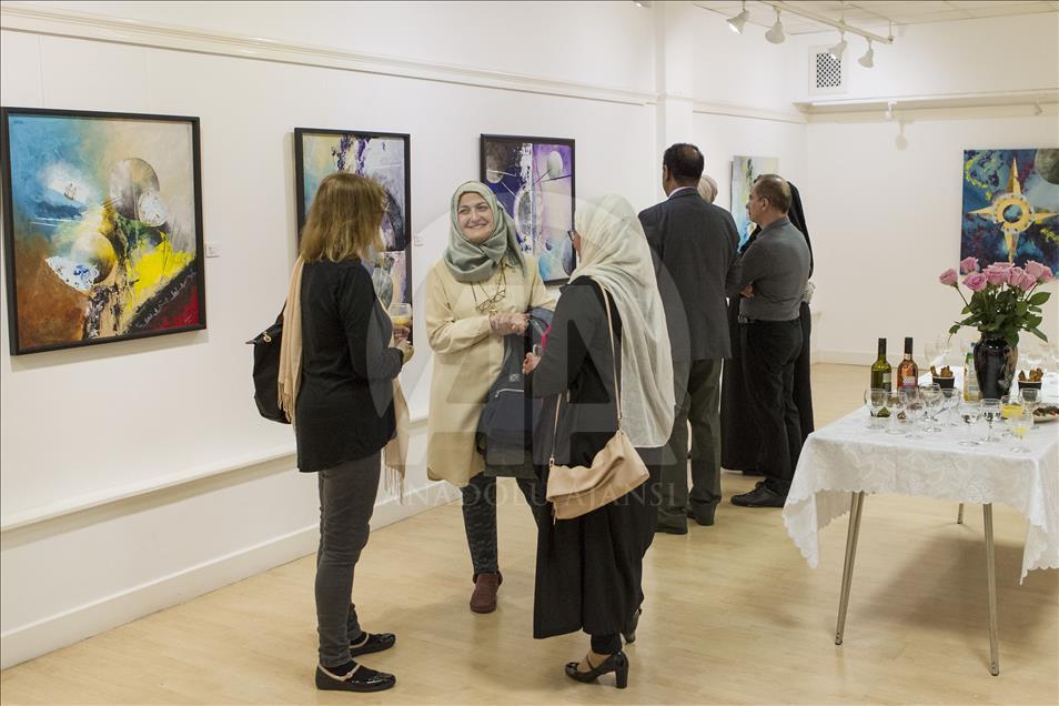 Türk sanatçıdan Londra'da "Kainatın Zerreleri" sergisi