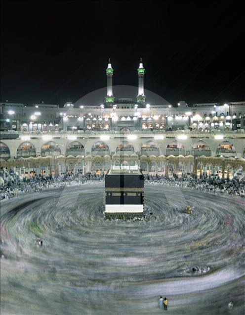 Kabe'de dualara gözyaşları eşlik ediyor