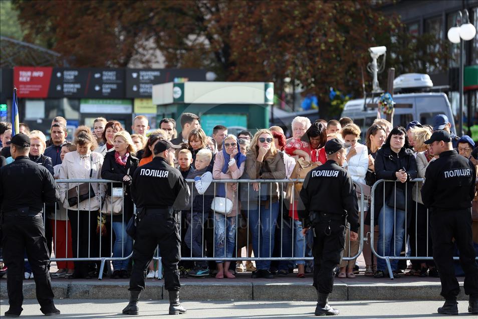 Киев исходит из мирного пути возвращения Донбасса и Крыма
