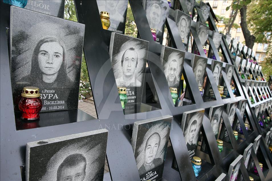 Киев исходит из мирного пути возвращения Донбасса и Крыма
