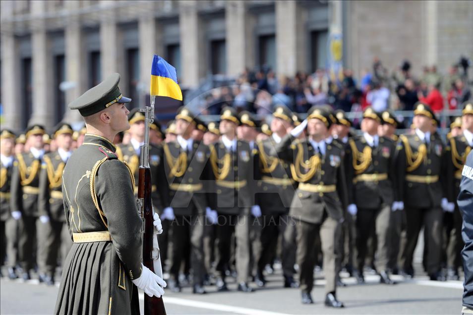 Киев исходит из мирного пути возвращения Донбасса и Крыма
