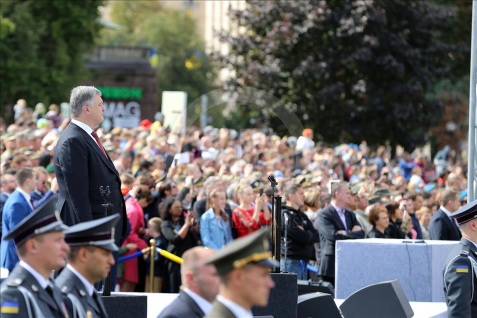 Киев исходит из мирного пути возвращения Донбасса и Крыма
