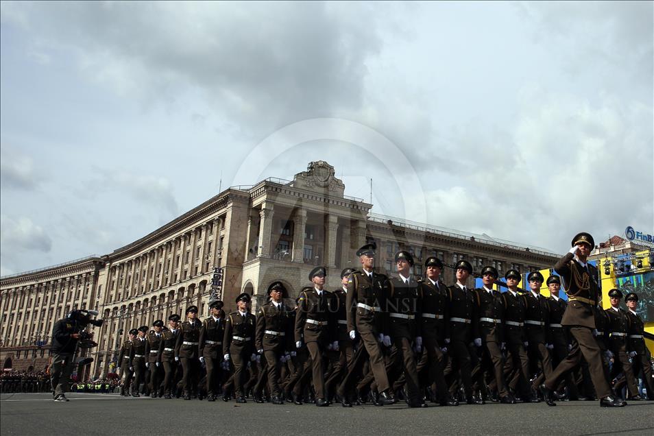 Киев исходит из мирного пути возвращения Донбасса и Крыма
