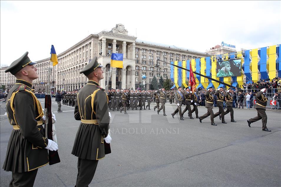 Киев исходит из мирного пути возвращения Донбасса и Крыма
