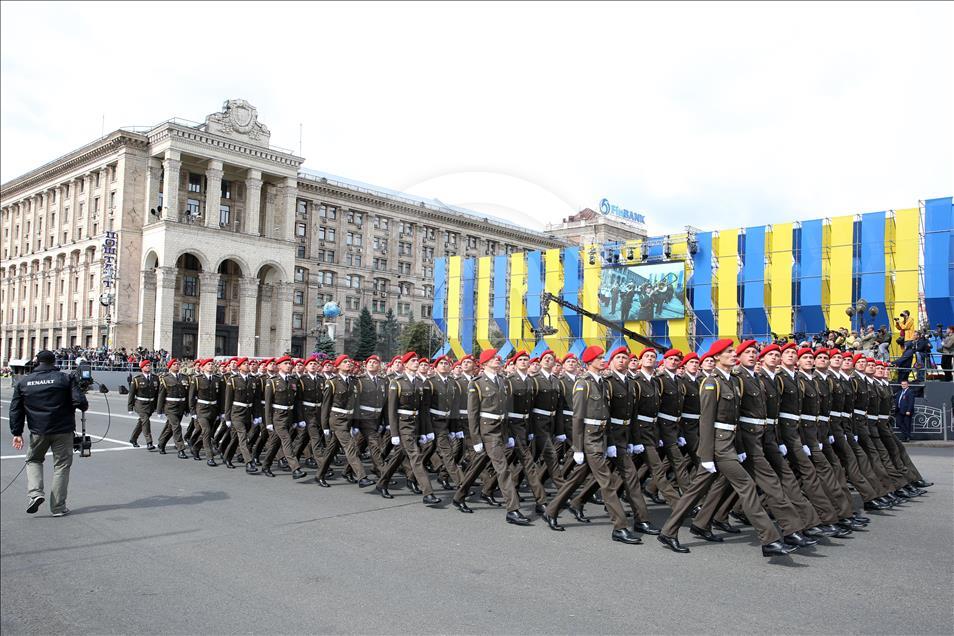 Киев исходит из мирного пути возвращения Донбасса и Крыма
