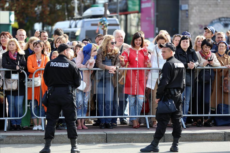 Киев исходит из мирного пути возвращения Донбасса и Крыма
