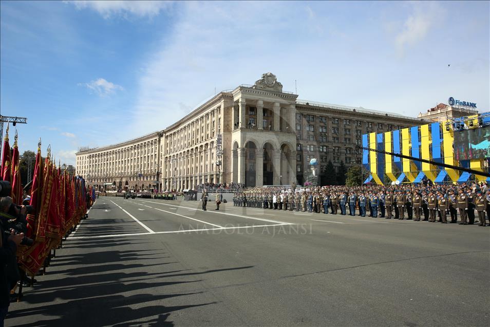 Киев исходит из мирного пути возвращения Донбасса и Крыма
