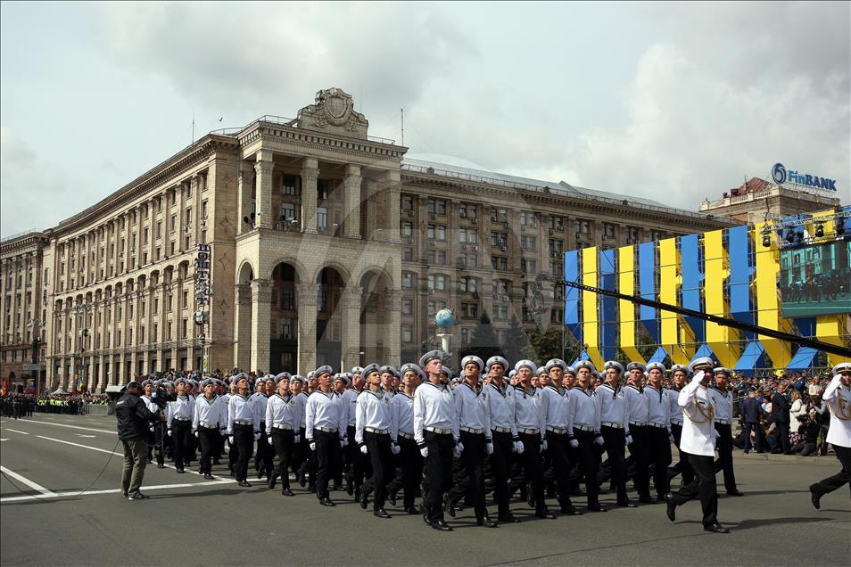 Киев исходит из мирного пути возвращения Донбасса и Крыма
