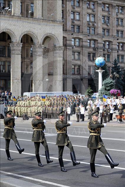 Киев исходит из мирного пути возвращения Донбасса и Крыма

