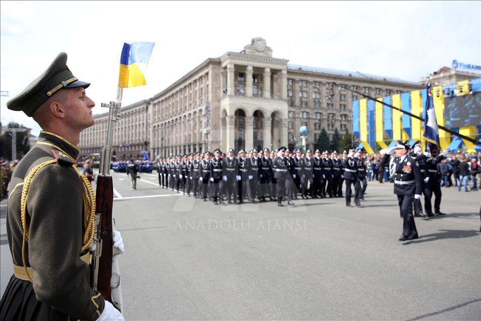 Киев исходит из мирного пути возвращения Донбасса и Крыма
