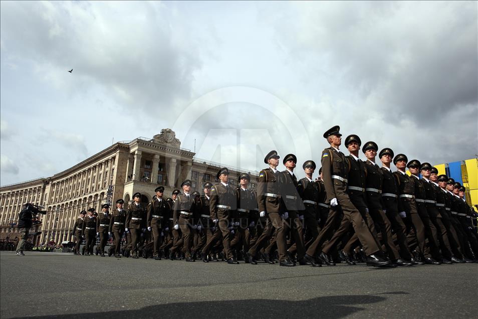 Киев исходит из мирного пути возвращения Донбасса и Крыма
