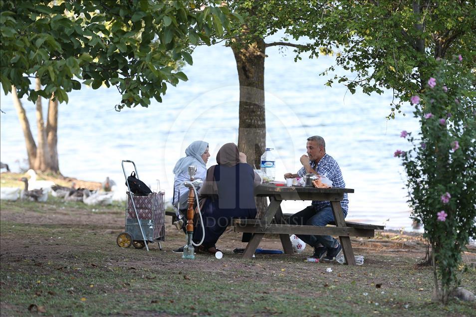 Poyrazlar Gölü ziyaretçilerini büyülüyor