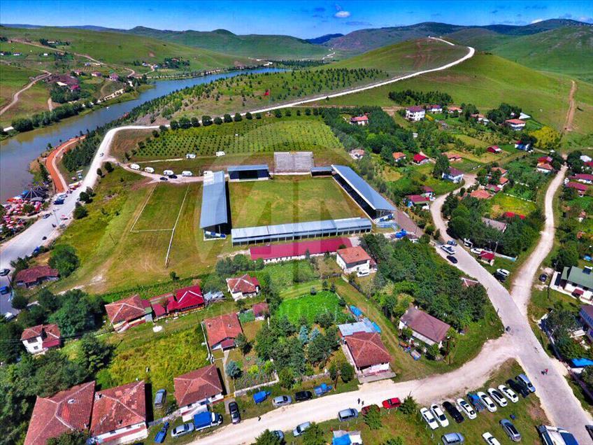 Menderesleriyle ünlü yayla büyülüyor