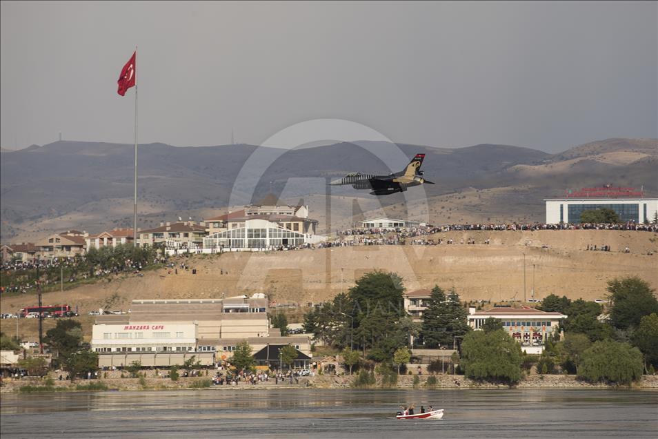 SOLOTÜRK Ankara semalarında uçtu