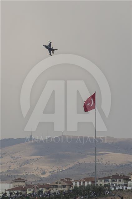 SOLOTÜRK Ankara semalarında uçtu