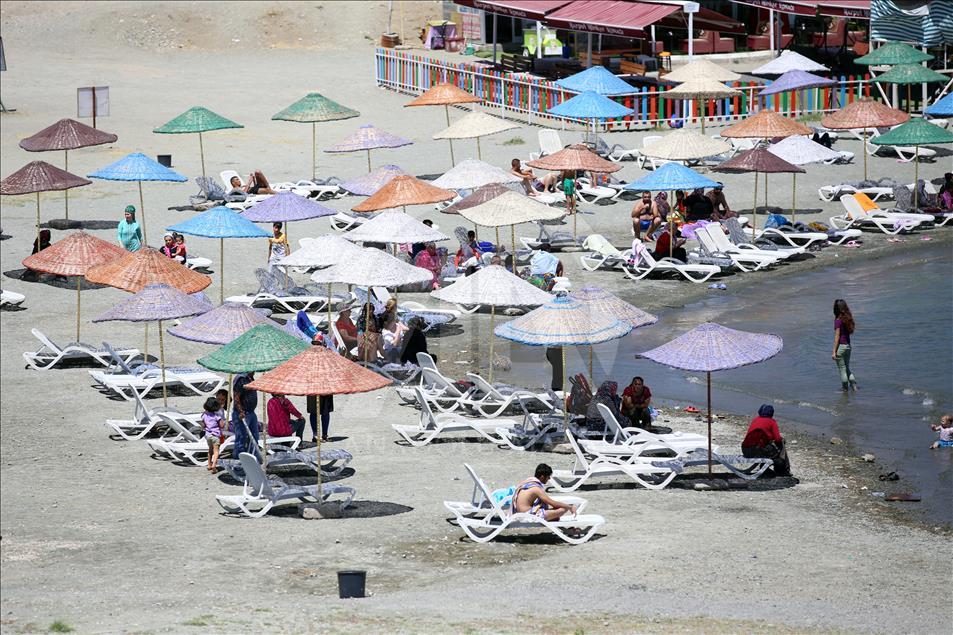Le lac Hazar de Turquie : "Nage comme si tu étais en mer Méditerranée "