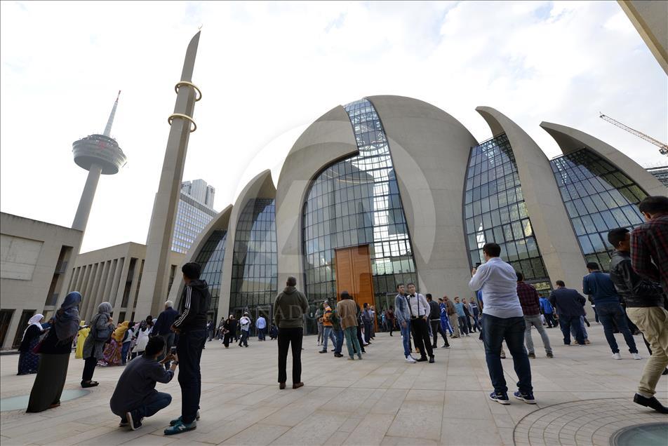 Köln'de bayram namazı
