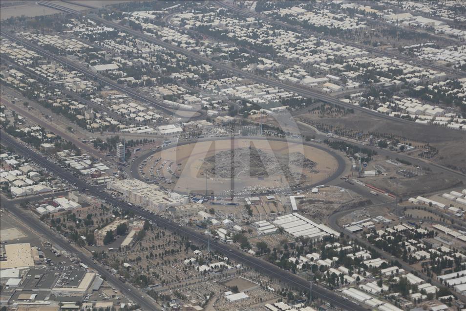 Arafat'taki hacı çadırları sökülüyor