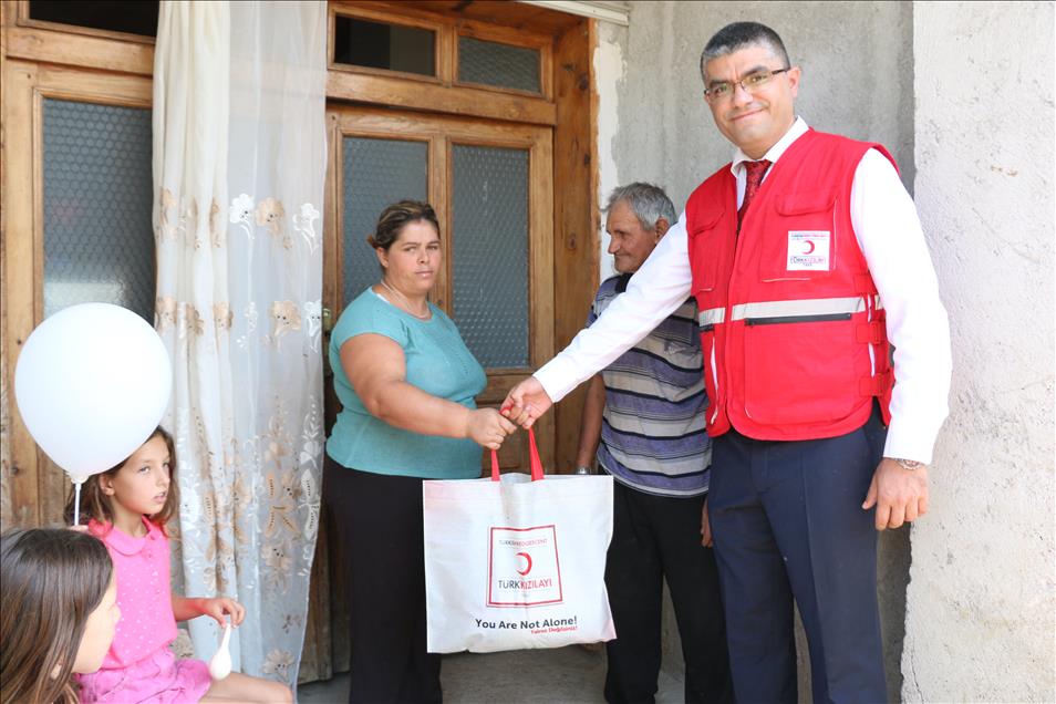 Türk Kızılayı'nın Kosova ve Arnavutluk'ta kurban organizasyonu
