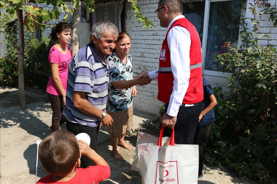 Türk Kızılayı'nın Kosova ve Arnavutluk'ta kurban organizasyonu

