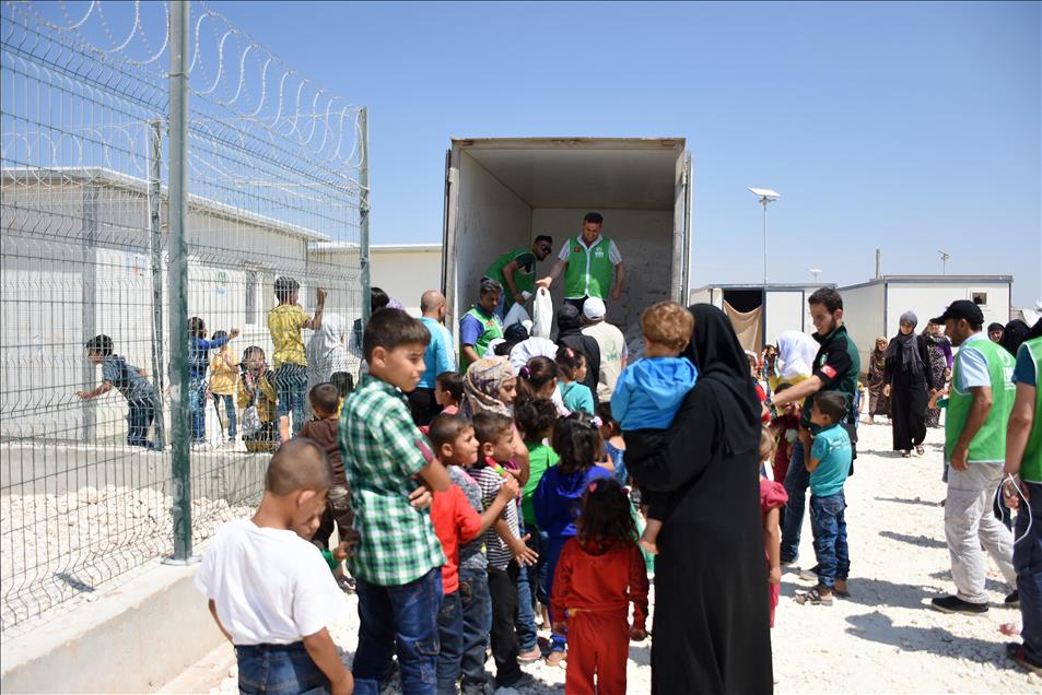 İHH, Suriye'de bayramda ihtiyaç sahiplerini unutmadı