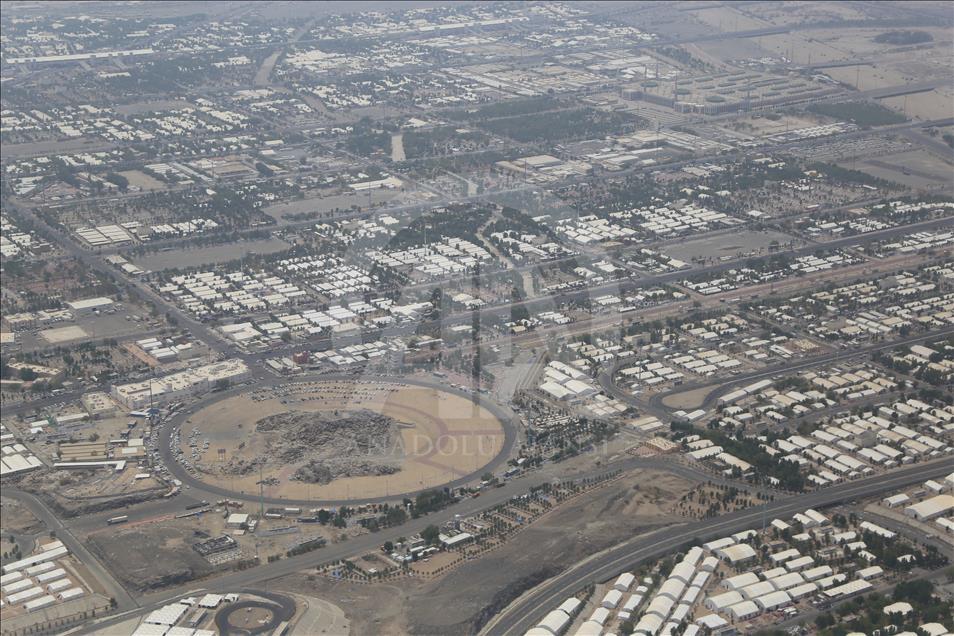 Arafat'taki hacı çadırları sökülüyor