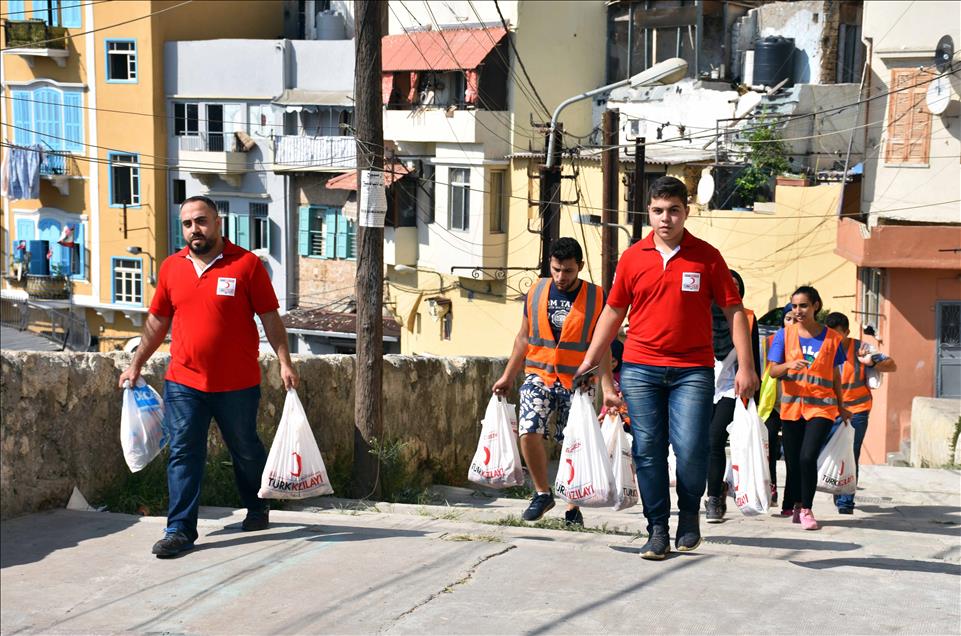 Kızılay, Lübnan'da kurban eti dağıttı