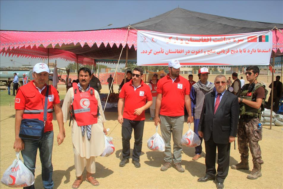 Türk Kızılayı, Afganistan'da kurban eti dağıttı
