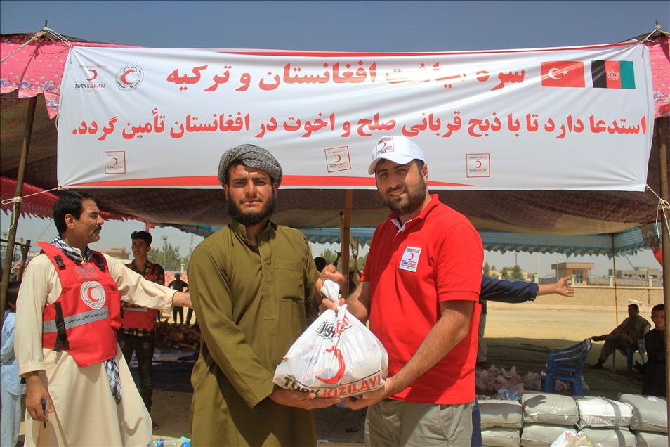 Türk Kızılayı, Afganistan'da kurban eti dağıttı
