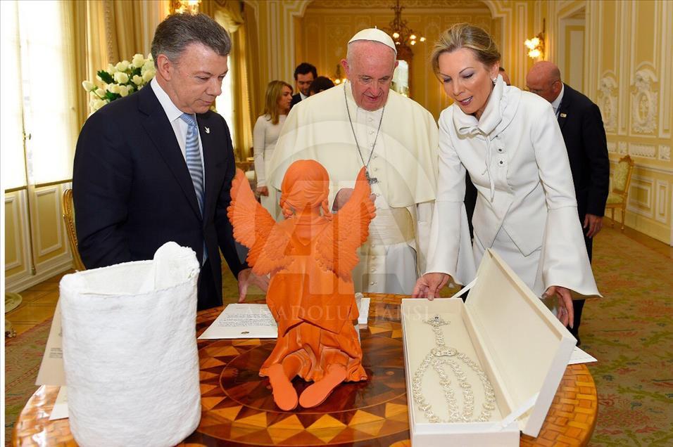 Tres regalos para el papa