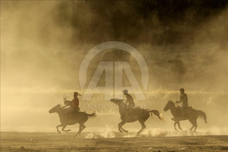 Kyrgyz Turks playing Buzkashi
