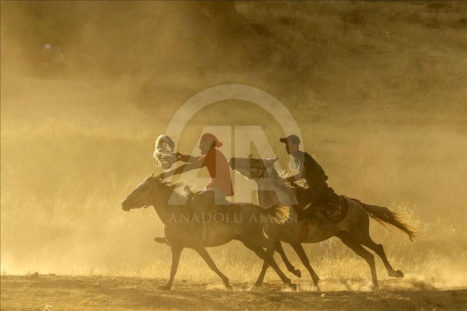 Kyrgyz Turks playing Buzkashi